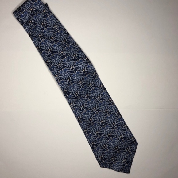 Club Room Tie - Picture 5 of 5